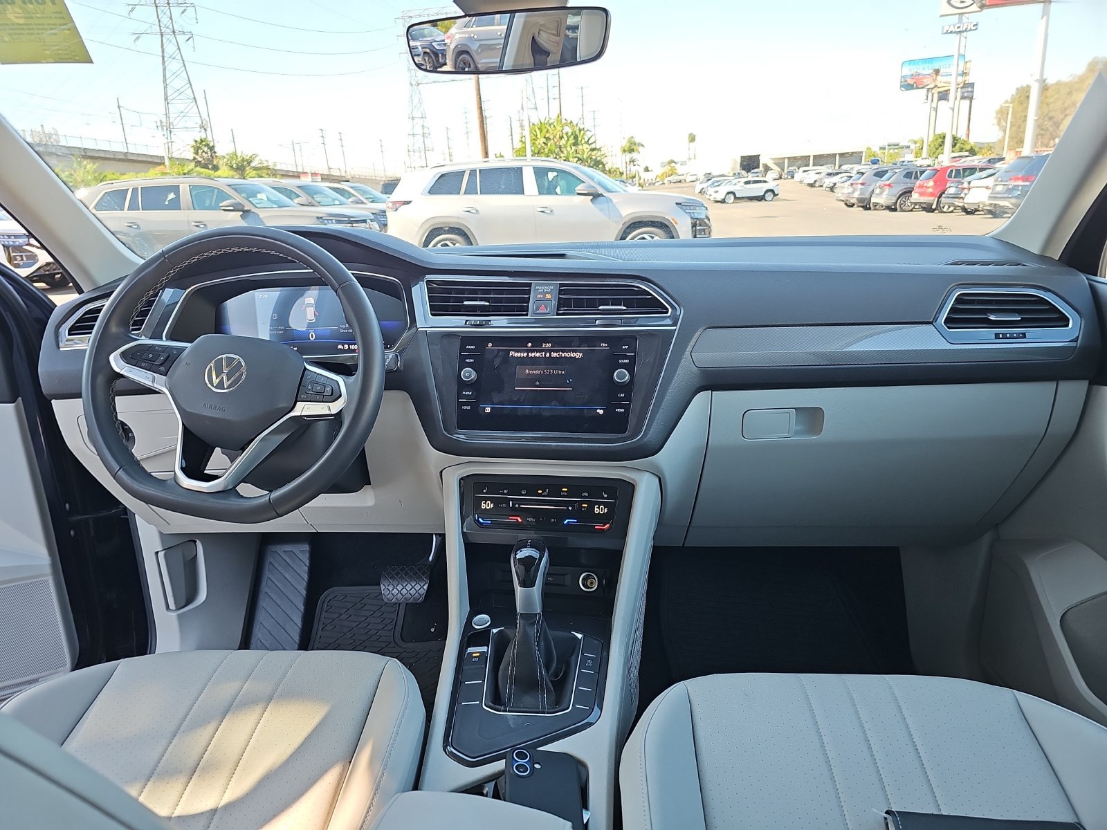 Used 2023 Volkswagen Tiguan SE FWD image 12