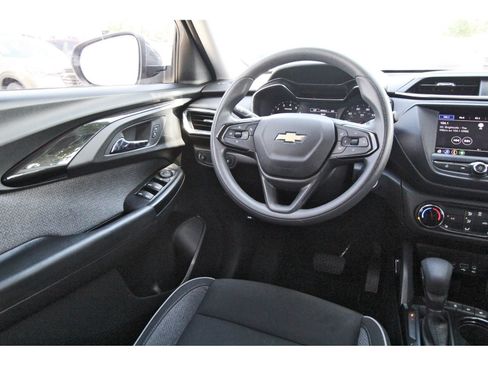 Used 2022 Chevrolet TrailBlazer LT FWD image 8