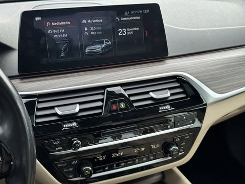 Used 2018 BMW 530e xDrive image 35