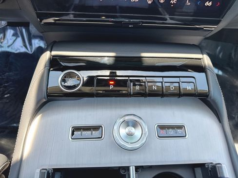 Used 2025 Lincoln Navigator Reserve AWD/4WD image 23