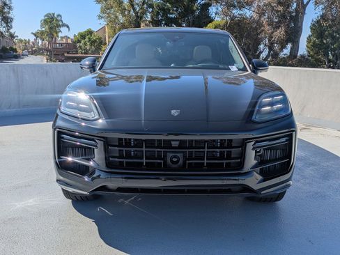 New 2025 Porsche Cayenne Turbo image 6