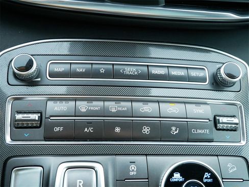 Used 2022 Hyundai Santa Fe Limited image 20