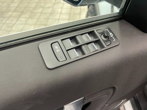 Used 2020 Land Rover Discovery Sport SE image 13