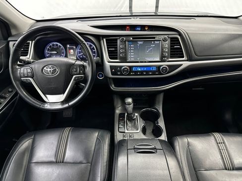 Used 2018 Toyota Highlander SE image 25