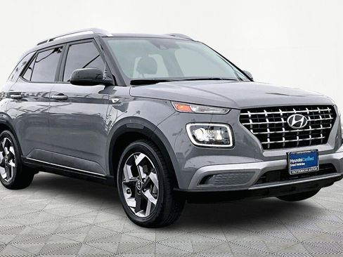 Certified 2022 Hyundai Venue Limited w/ Cargo Package image 5
