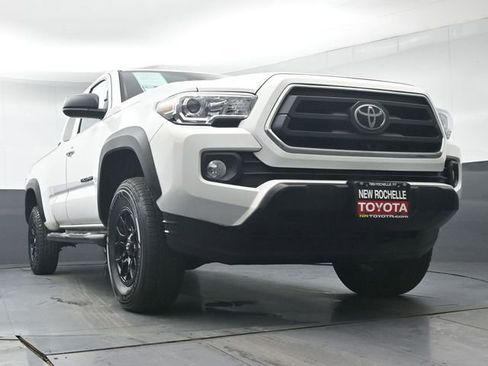 Used 2023 Toyota Tacoma SR5 AWD/4WD image 34