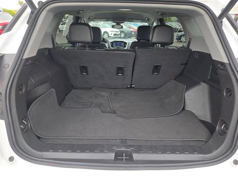 Used 2023 GMC Terrain SLT image 19