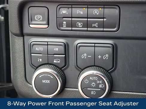 Used 2025 Chevrolet Suburban Premier AWD/4WD image 9
