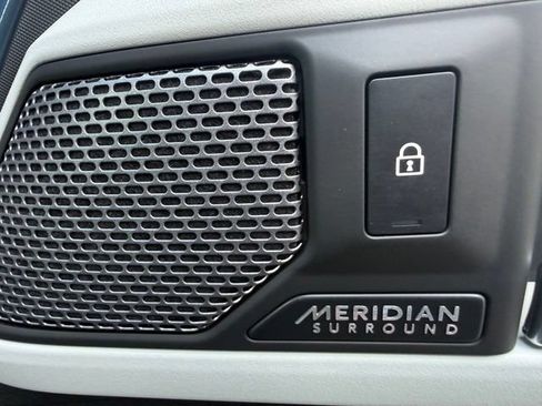 Used 2023 Land Rover Defender 110 SE AWD/4WD image 33