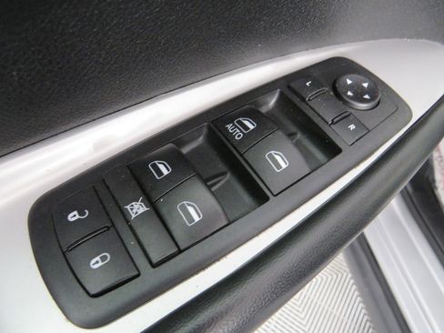 Used 2019 Dodge Journey SE w/ Blacktop Package image 40