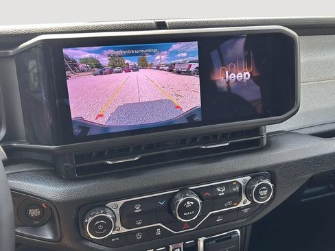 Used 2025 Jeep Gladiator Sport AWD/4WD image 24