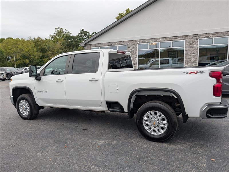 Used 2022 Chevrolet Silverado 2500 LT w/ Fleet Comfort Package AWD/4WD image 4