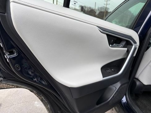 Used 2022 Toyota RAV4 Limited image 27
