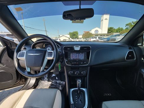 Used 2013 Chrysler 200 Limited FWD image 25