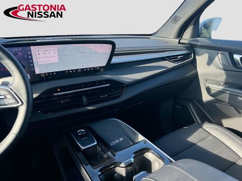 Used 2025 Buick Enclave Preferred image 31