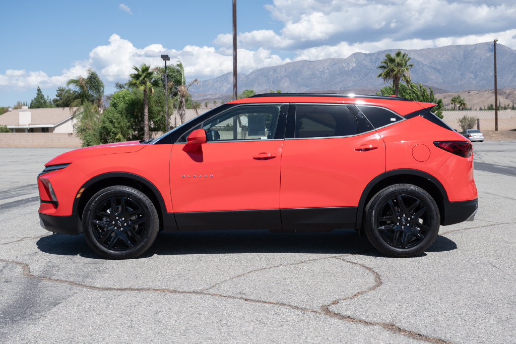 Used 2026 Chevrolet Blazer LT w/ Convenience Package FWD image 8