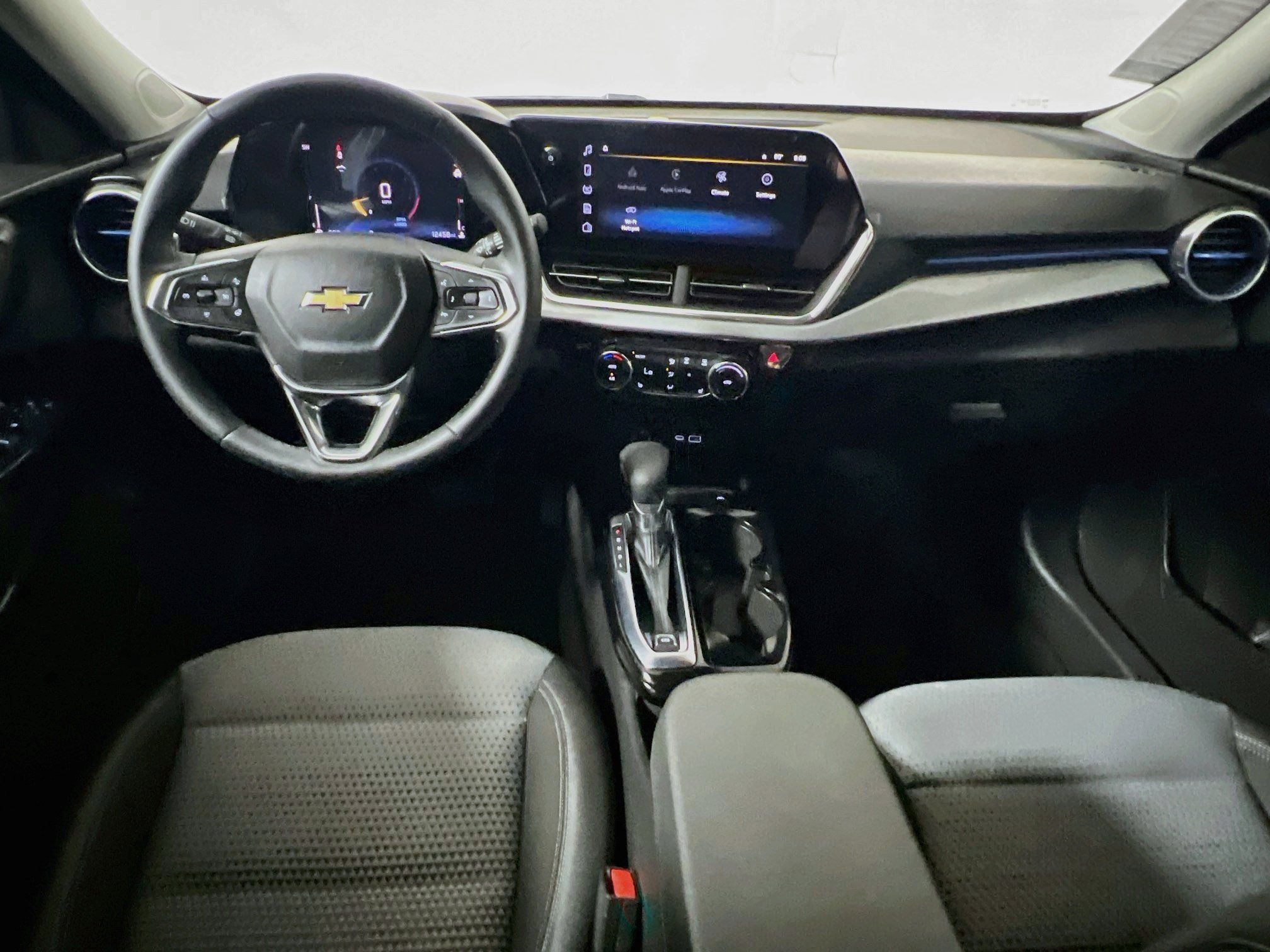 Used 2025 Chevrolet Trax LT w/ Driver Confidence Package FWD image 29