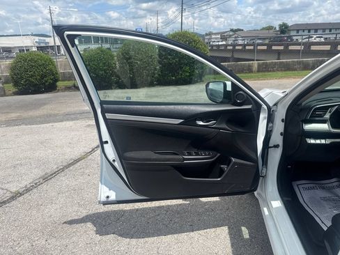 Used 2018 Honda Civic EX image 9