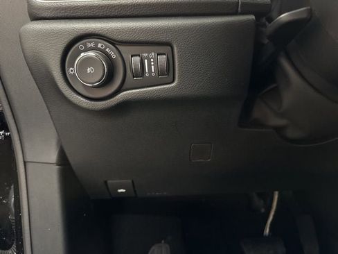 New 2026 Chrysler Pacifica Select w/ S Appearance Package image 25