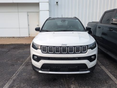 Used 2025 Jeep Compass Limited AWD/4WD image 3