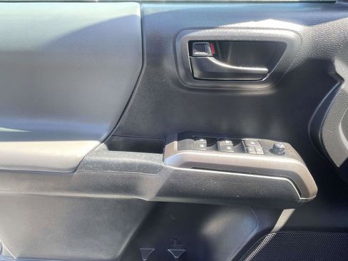 Used 2022 Toyota Tacoma SR5 w/ Technology Package RWD image 15