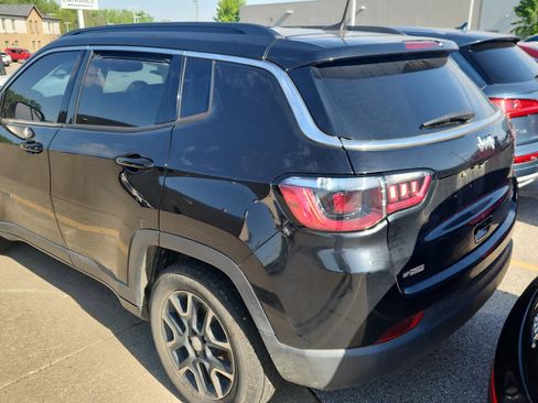 Used 2022 Jeep Compass Latitude FWD image 7