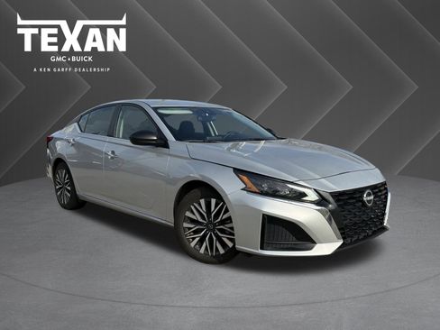 Used 2024 Nissan Altima 2.5 SV image 1