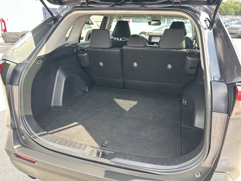 Used 2022 Toyota RAV4 LE AWD/4WD image 14