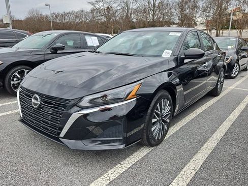 Used 2024 Nissan Altima 2.5 SV image 4