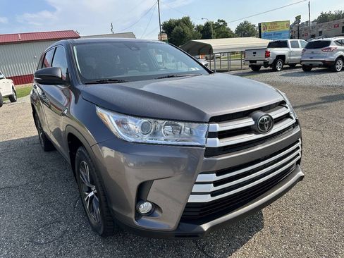 Used 2019 Toyota Highlander Plus AWD/4WD image 11