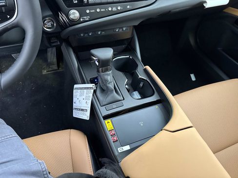 New 2025 Lexus ES 350 w/ Premium Package image 25