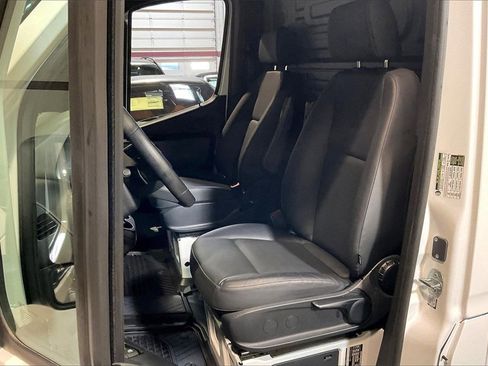 Used 2025 Mercedes-Benz Sprinter 2500 image 17