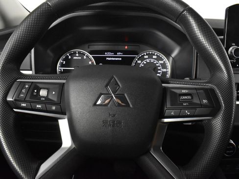 Used 2024 Mitsubishi Outlander ES image 19