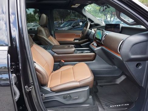 Used 2025 Ford Expedition Max King Ranch AWD/4WD image 3