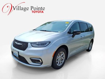 Used 2024 Chrysler Pacifica Touring-L