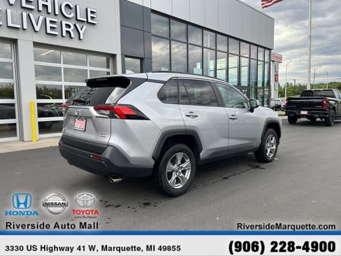 Used 2025 Toyota RAV4 XLE AWD/4WD image 9