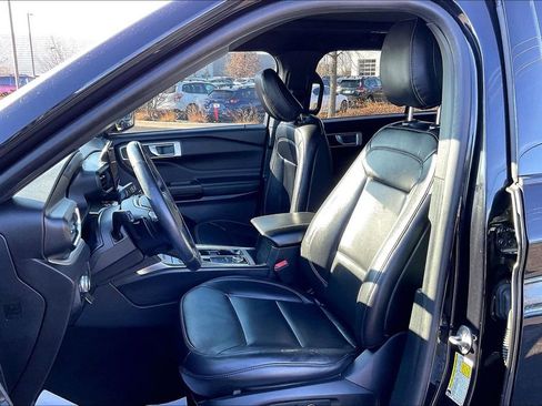 Used 2020 Ford Explorer XLT w/ Equipment Group 202A image 28