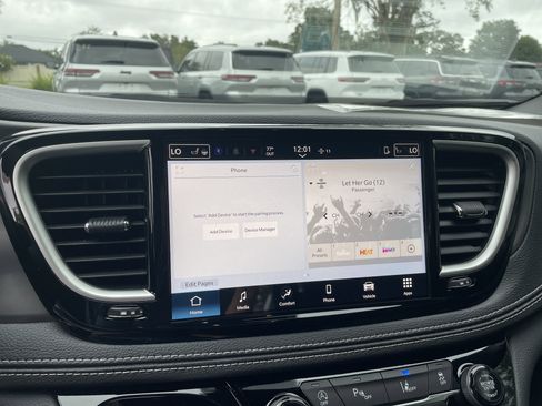 New 2026 Chrysler Pacifica Select image 22