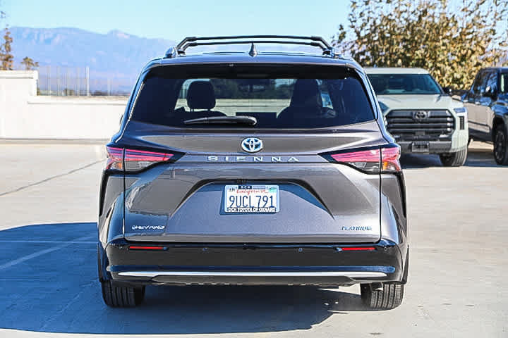 Used 2025 Toyota Sienna Platinum AWD/4WD image 6