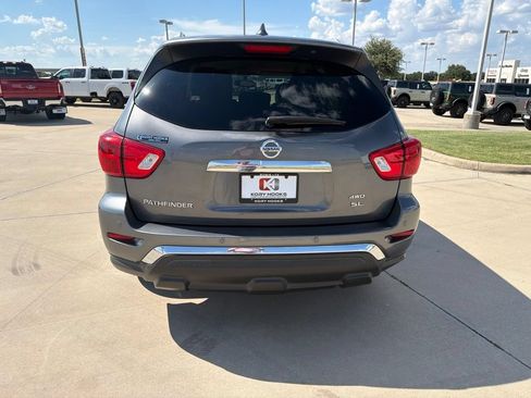 Used 2019 Nissan Pathfinder SL AWD/4WD image 4