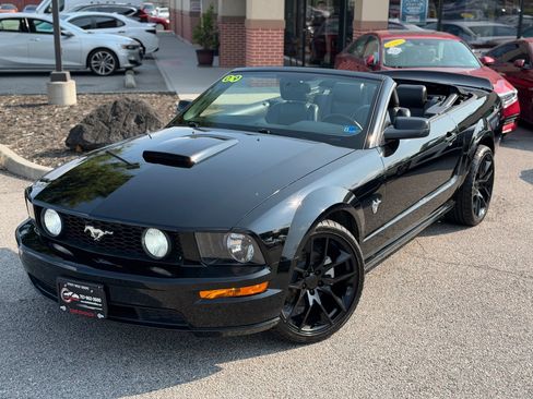 Used 2009 Ford Mustang GT Premium RWD image 2