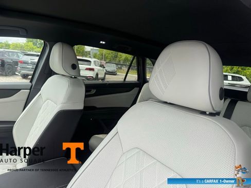 Used 2025 Volkswagen Atlas Cross Sport SEL Premium R-Line AWD/4WD image 12