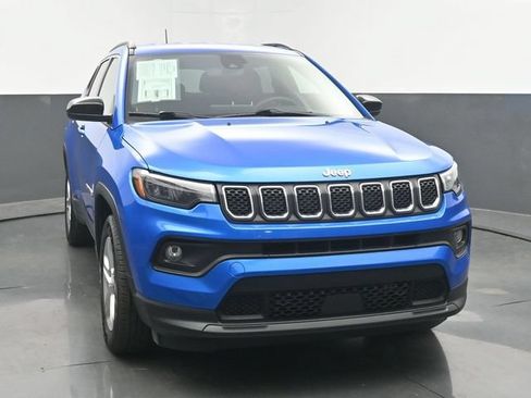 Used 2024 Jeep Compass Latitude AWD/4WD image 8
