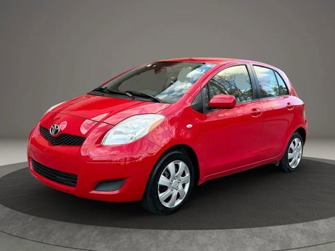 Used 2010 Toyota Yaris 4-Door Hatchback image 1