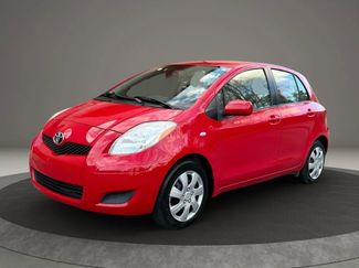 Used 2010 Toyota Yaris 4-Door Hatchback video 1