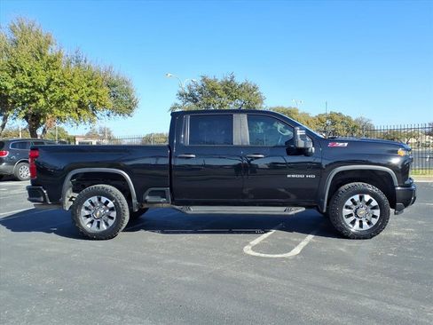 Used 2024 Chevrolet Silverado 2500 Custom w/ Custom Value Package image 6