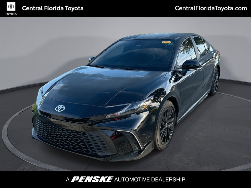 Used 2026 Toyota Camry SE FWD image 1