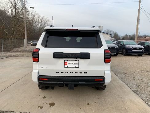 Used 2025 Toyota 4Runner SR5 image 5