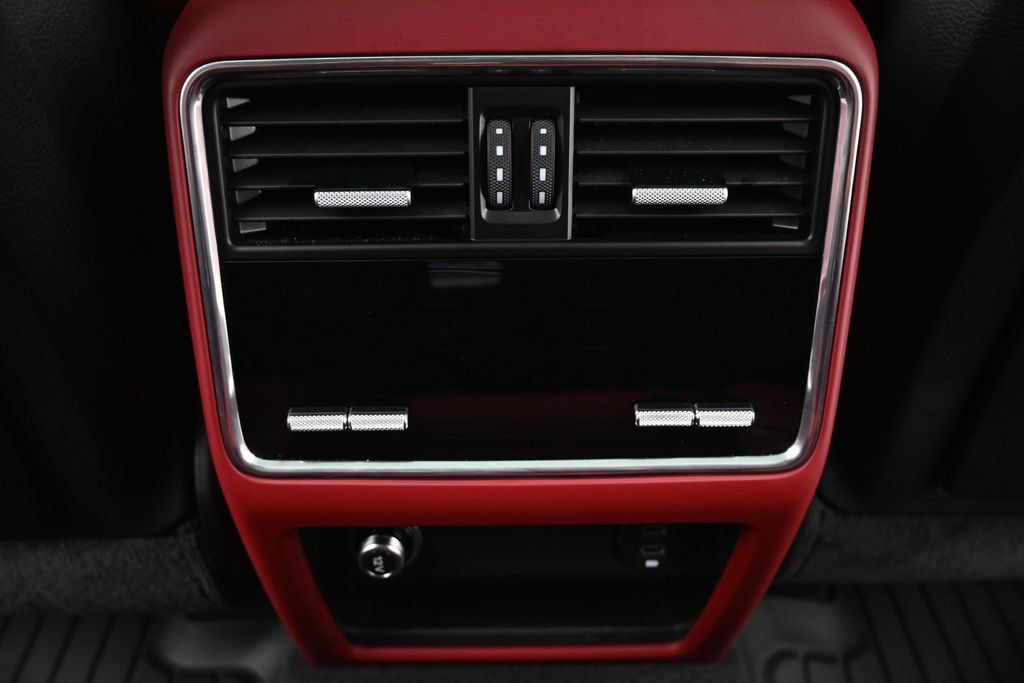 Used 2023 Porsche Cayenne GTS AWD/4WD image 8