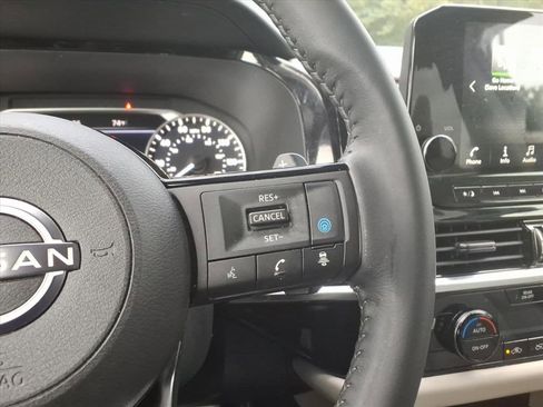 Used 2023 Nissan Pathfinder SL image 16